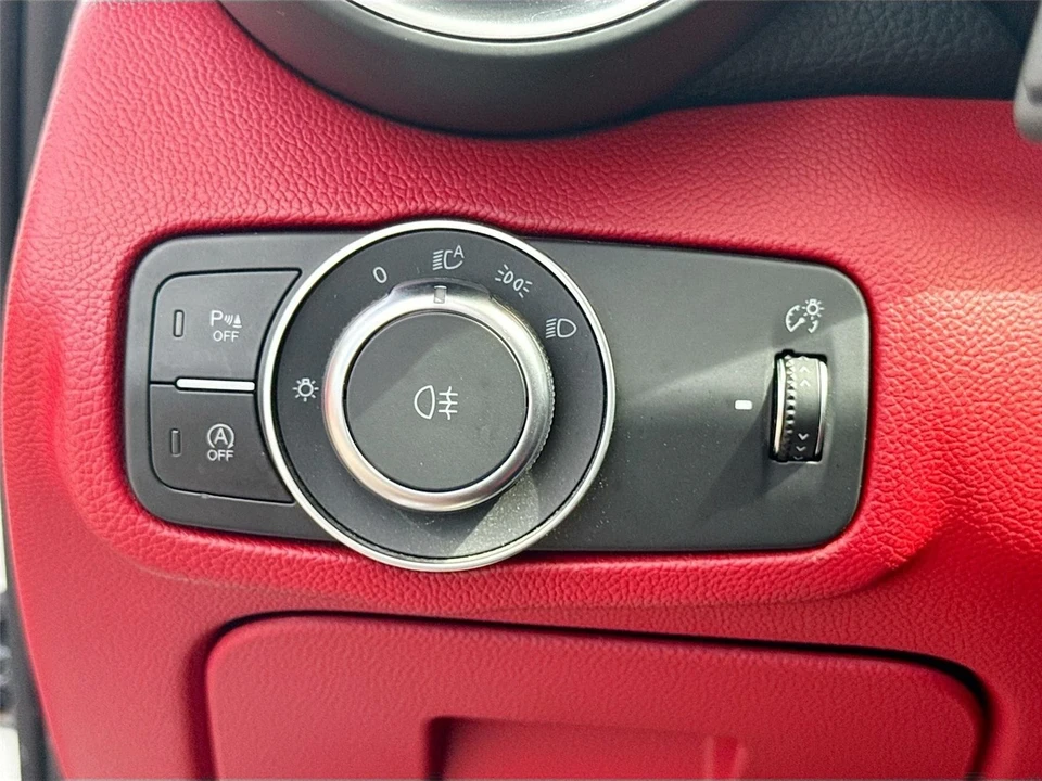 2021 Alfa Romeo Giulia - Image 10 of 21