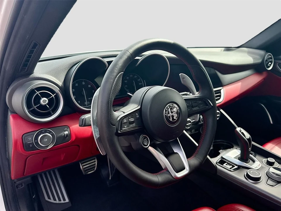 2021 Alfa Romeo Giulia - Image 9 of 21