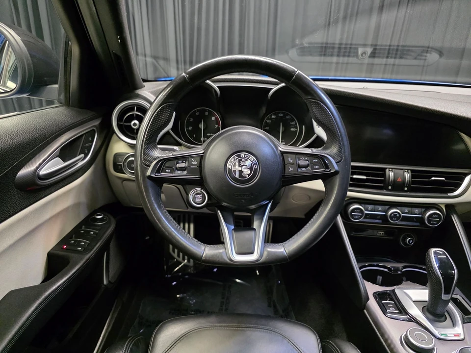 2021 Alfa Romeo Giulia - Image 21 of 31