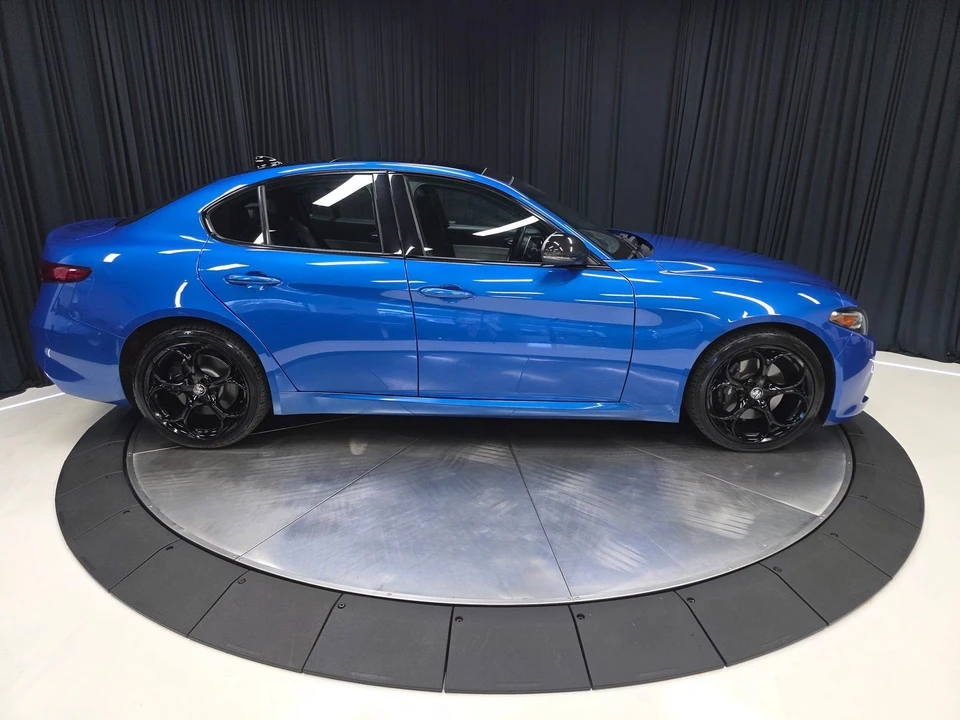 2021 Alfa Romeo Giulia - Image 13 of 31
