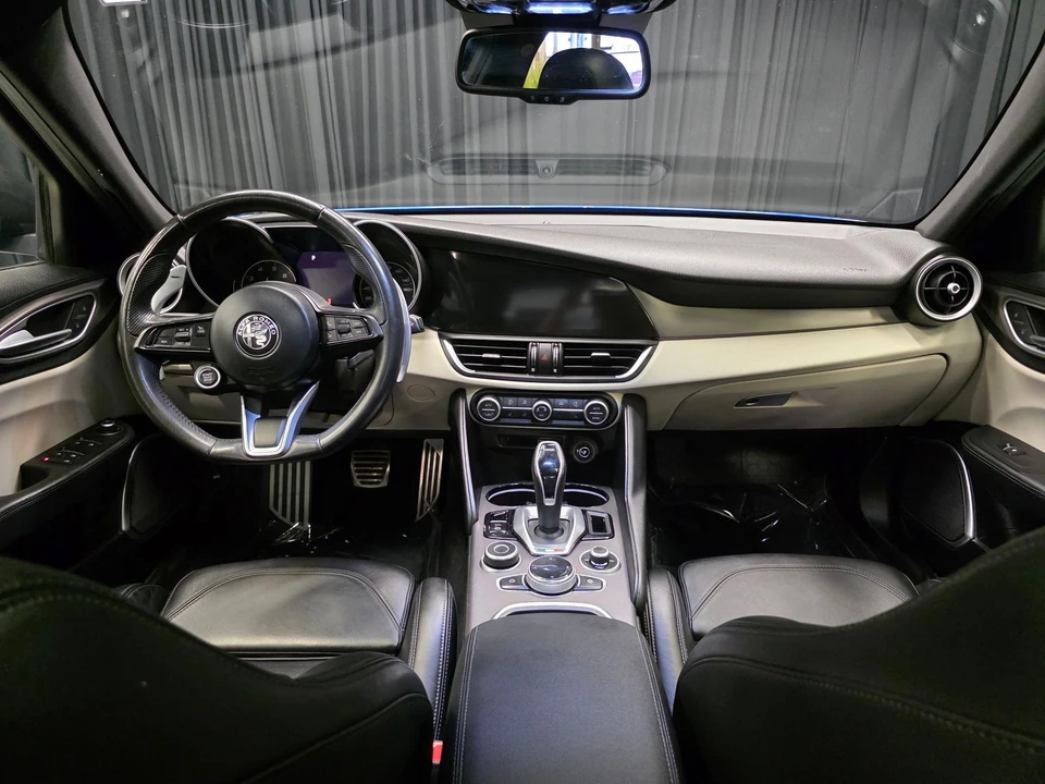 2021 Alfa Romeo Giulia - Image 20 of 31