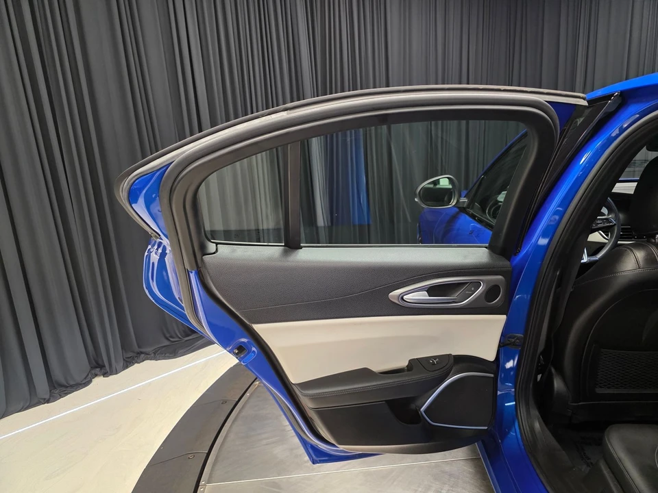 2021 Alfa Romeo Giulia - Image 30 of 31