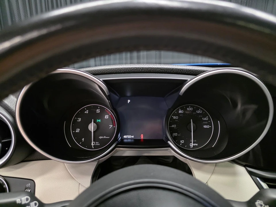 2021 Alfa Romeo Giulia - Image 23 of 31