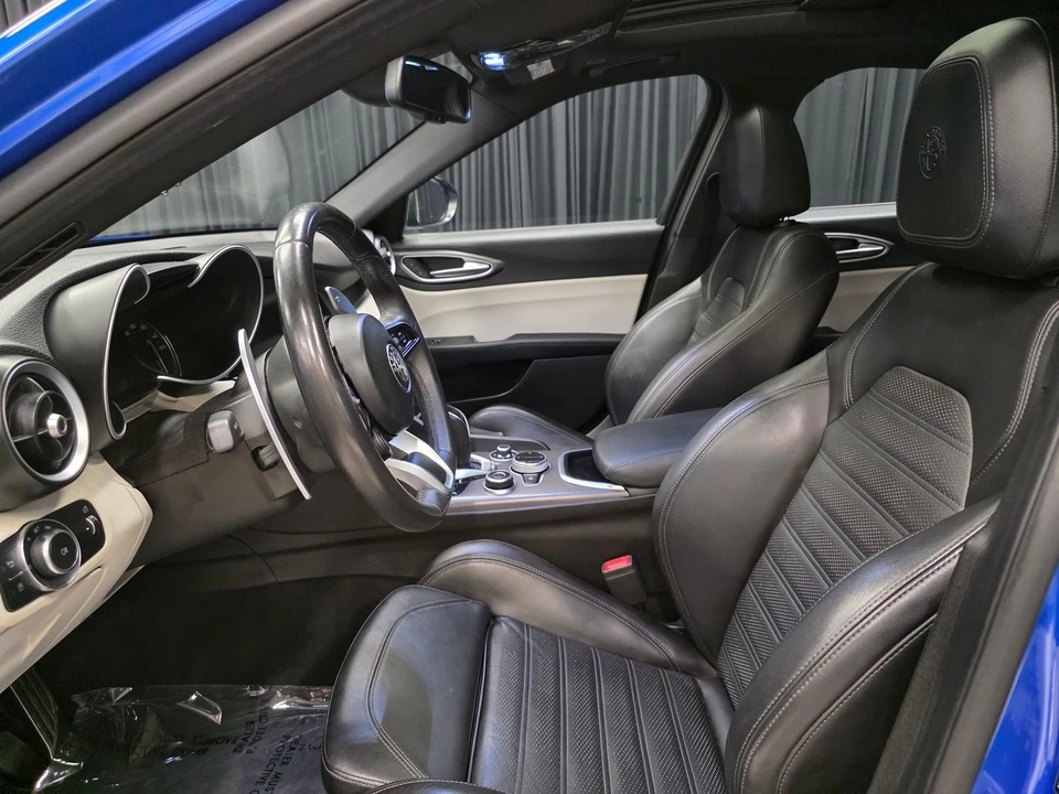 2021 Alfa Romeo Giulia - Image 17 of 31