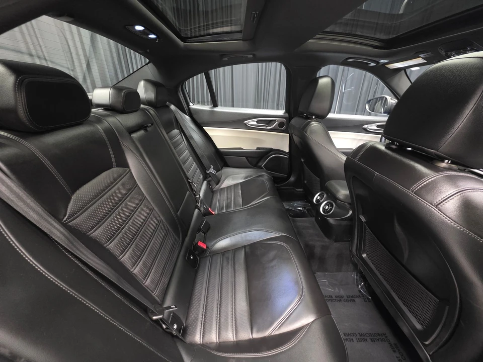 2021 Alfa Romeo Giulia - Image 4 of 31