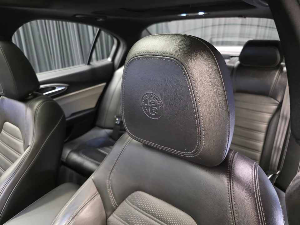 2021 Alfa Romeo Giulia - Image 18 of 31