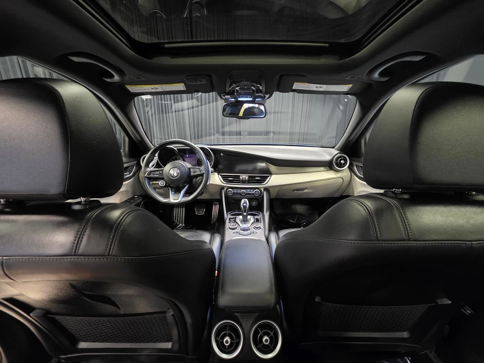 2021 Alfa Romeo Giulia - Image 2 of 31