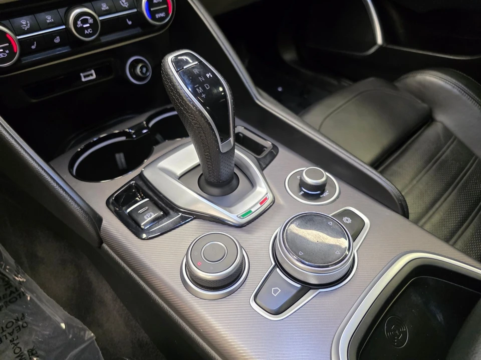 2021 Alfa Romeo Giulia - Image 29 of 31