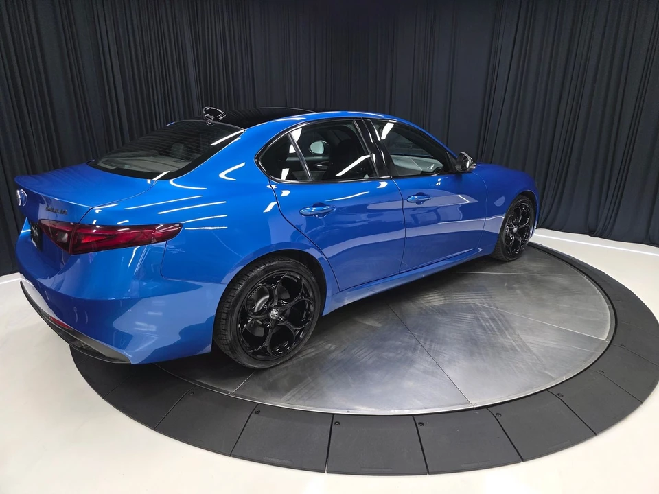 2021 Alfa Romeo Giulia - Image 12 of 31