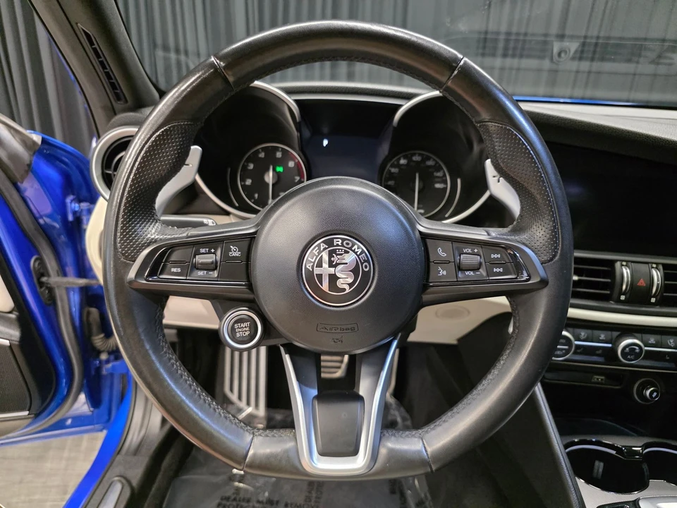 2021 Alfa Romeo Giulia - Image 22 of 31