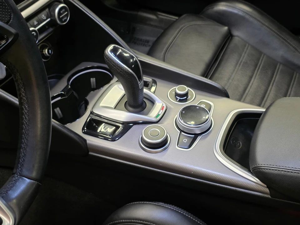 2021 Alfa Romeo Giulia - Image 28 of 31