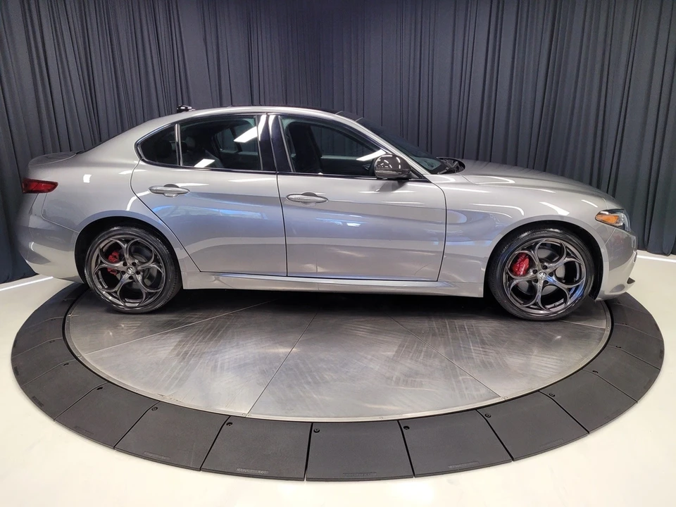 2021 Alfa Romeo Giulia - Image 11 of 12