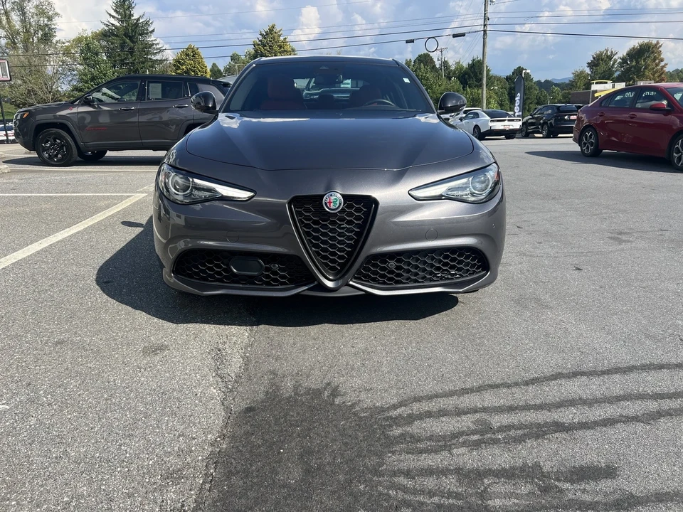 2021 Alfa Romeo Giulia - Image 5 of 12