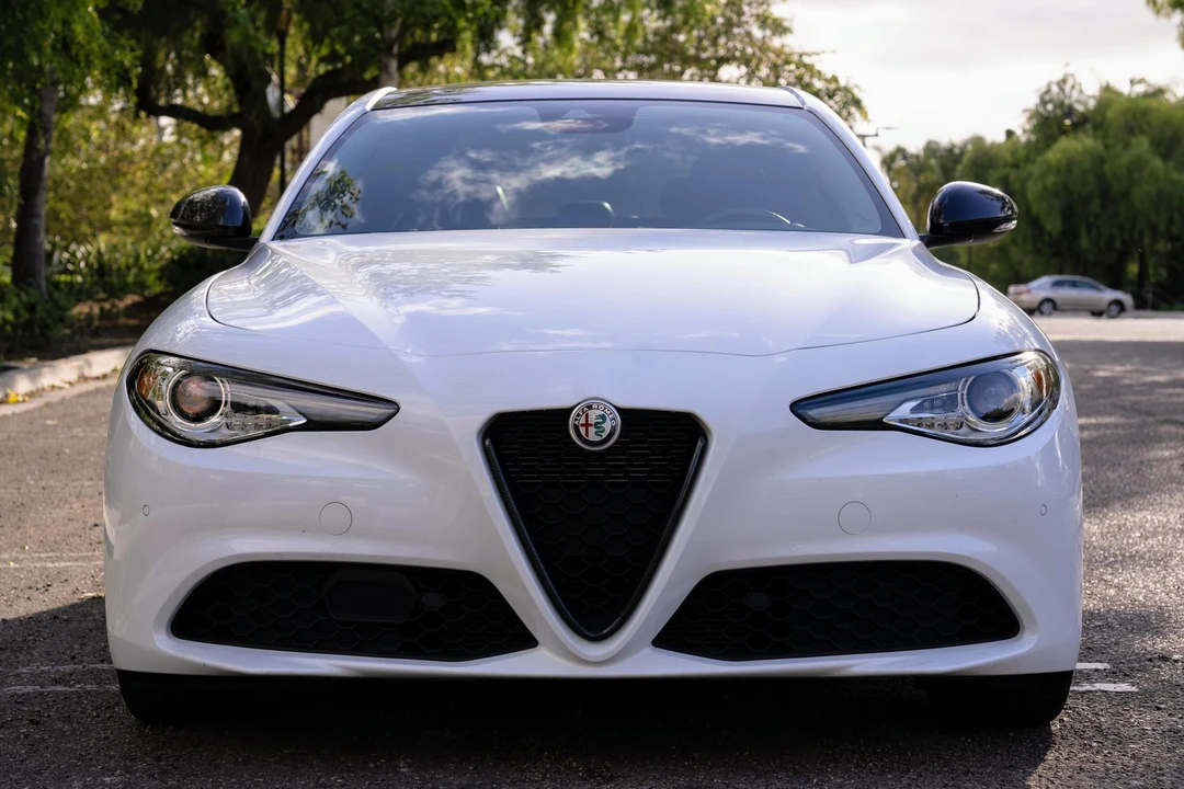 2021 Alfa Romeo Giulia - Image 2 of 31