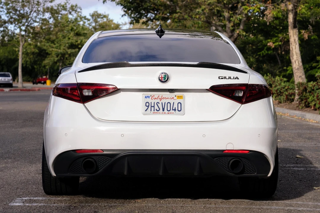 2021 Alfa Romeo Giulia - Image 5 of 31