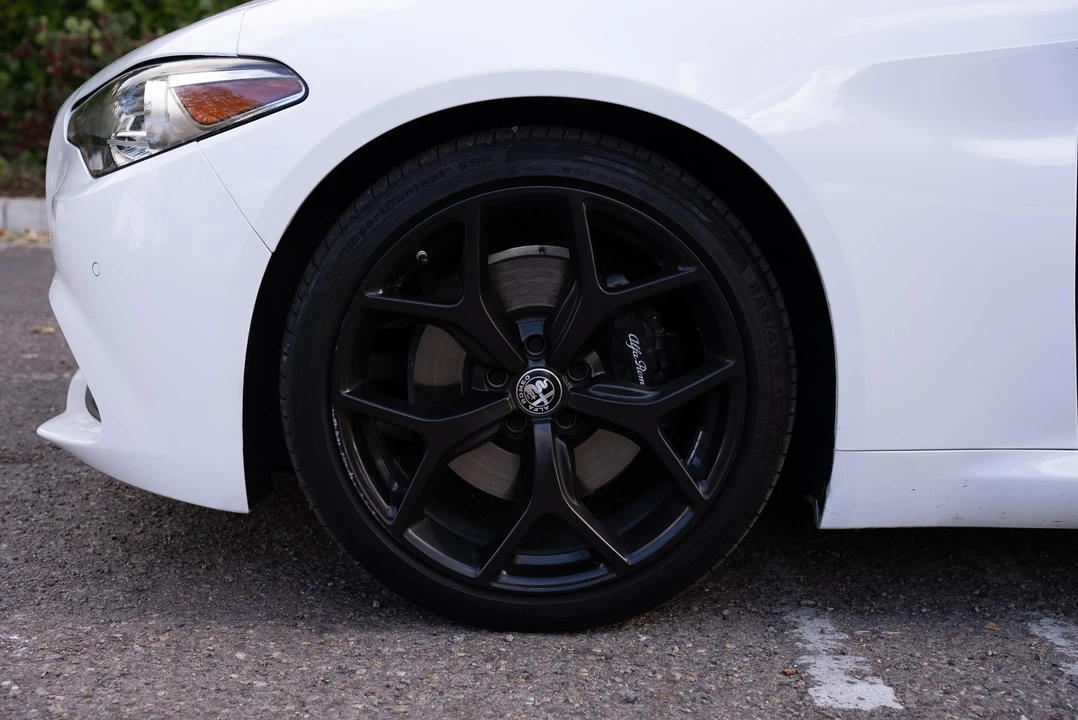 2021 Alfa Romeo Giulia - Image 21 of 31