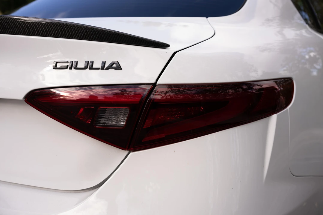 2021 Alfa Romeo Giulia - Image 17 of 31