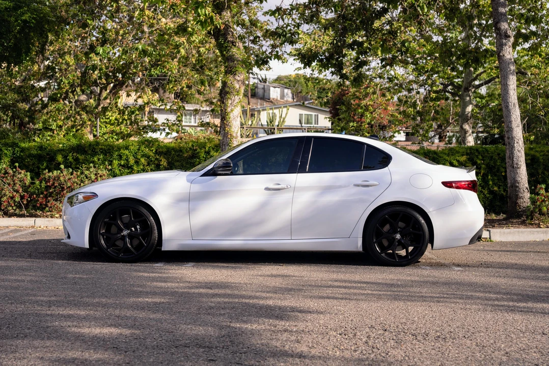 2021 Alfa Romeo Giulia - Image 7 of 31