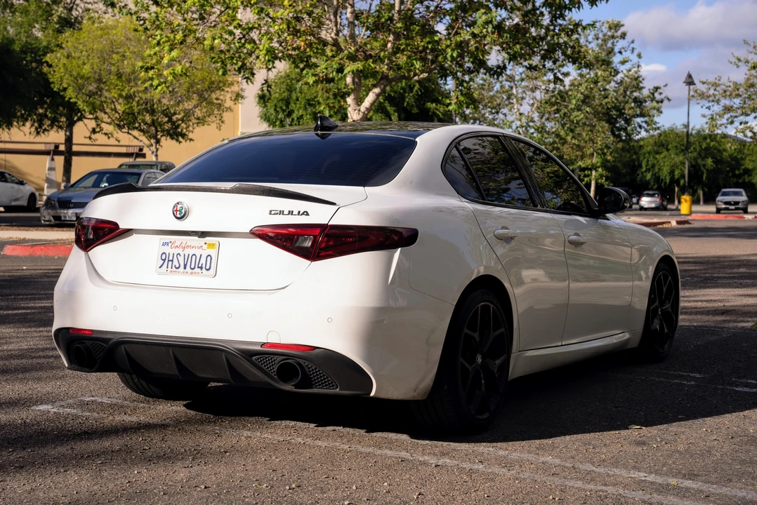 2021 Alfa Romeo Giulia - Image 8 of 31