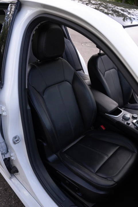 2021 Alfa Romeo Giulia - Image 31 of 31