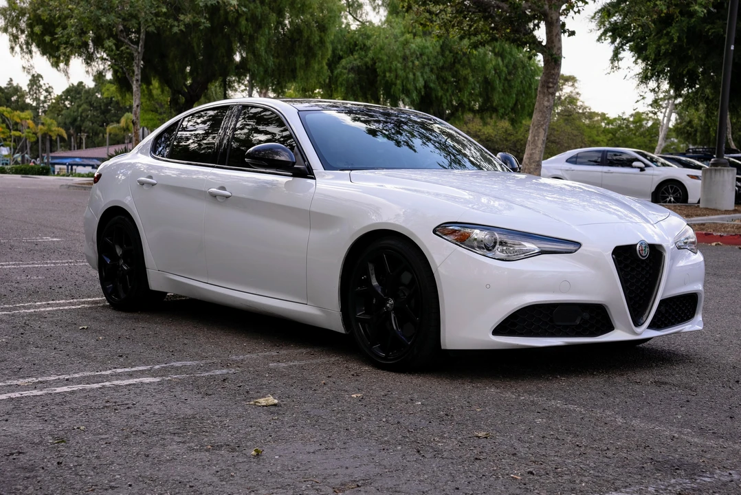 2021 Alfa Romeo Giulia - Image 9 of 31