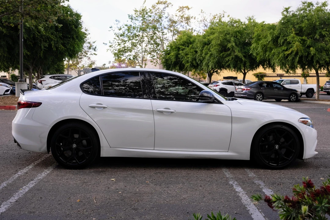 2021 Alfa Romeo Giulia - Image 3 of 31