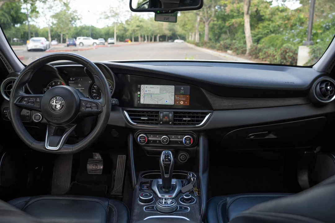 2021 Alfa Romeo Giulia - Image 26 of 31