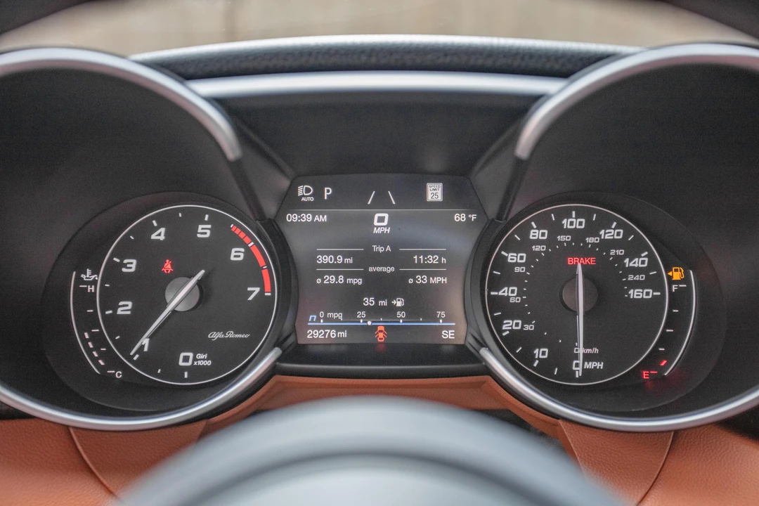 2021 Alfa Romeo Giulia - Image 23 of 31