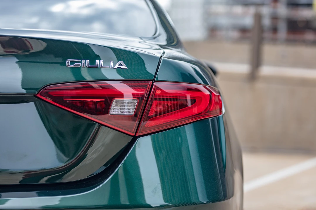 2021 Alfa Romeo Giulia - Image 14 of 31