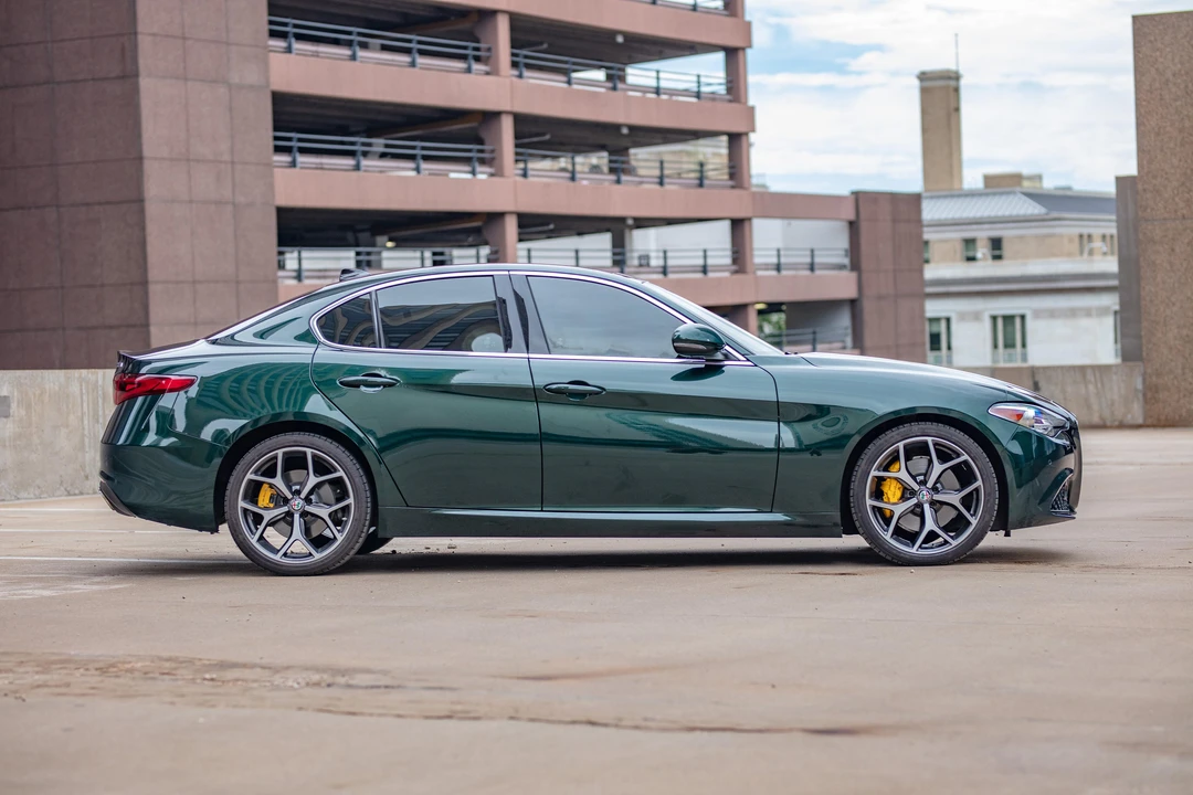 2021 Alfa Romeo Giulia - Image 8 of 31