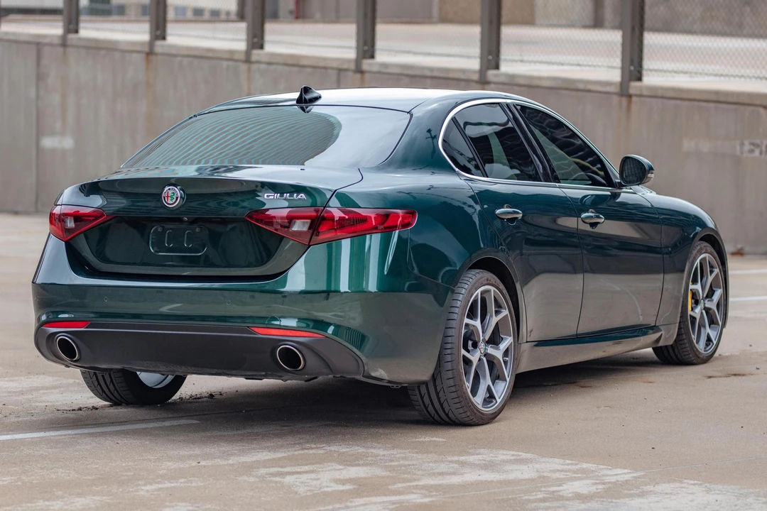 2021 Alfa Romeo Giulia - Image 4 of 31