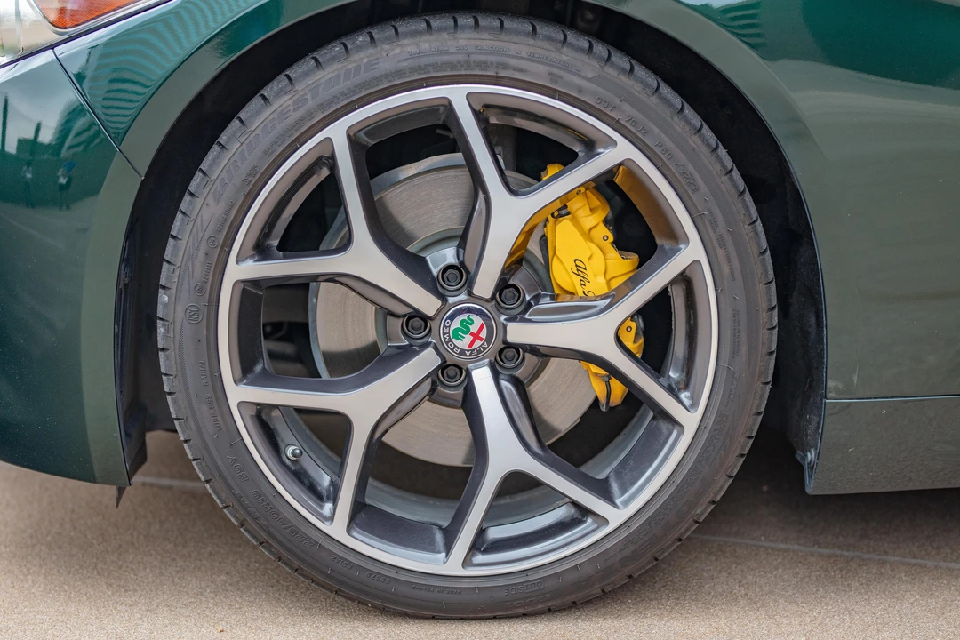 2021 Alfa Romeo Giulia - Image 16 of 31