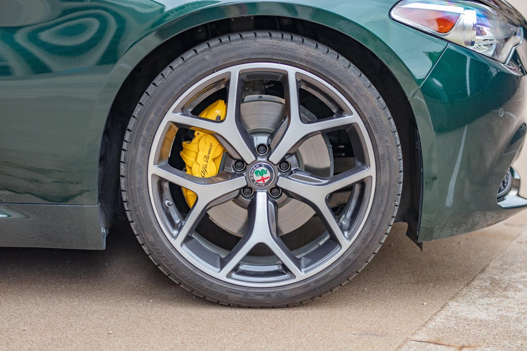 2021 Alfa Romeo Giulia - Image 19 of 31