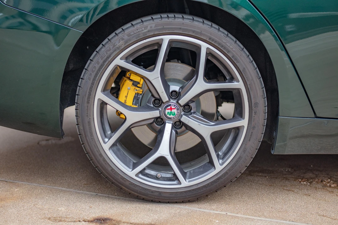 2021 Alfa Romeo Giulia - Image 18 of 31