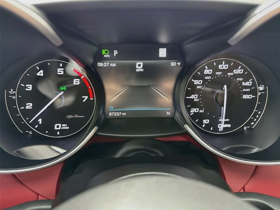 2021 Alfa Romeo Giulia - Image 13 of 31