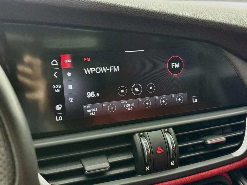 2021 Alfa Romeo Giulia - Image 19 of 31