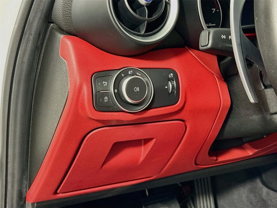 2021 Alfa Romeo Giulia - Image 17 of 31