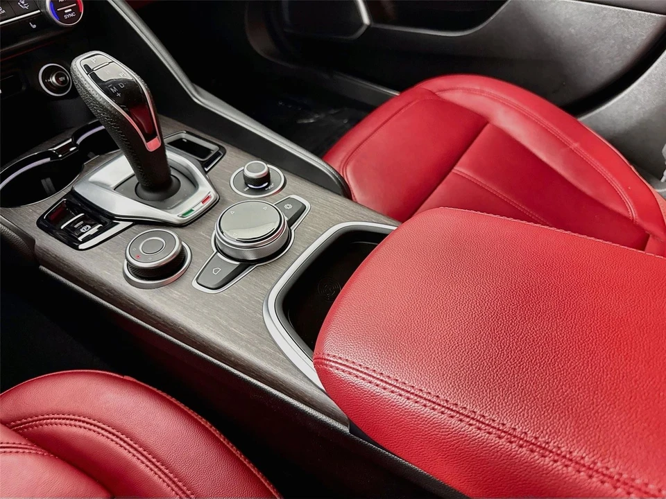 2021 Alfa Romeo Giulia - Image 18 of 31