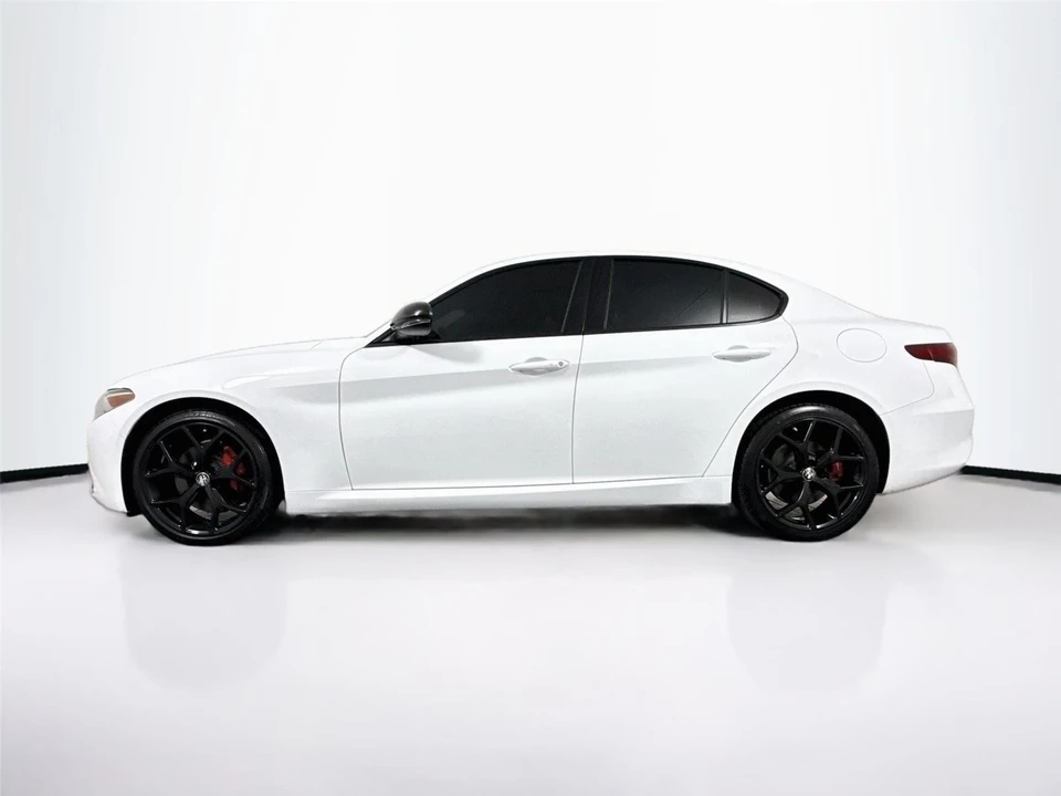 2021 Alfa Romeo Giulia - Image 2 of 31