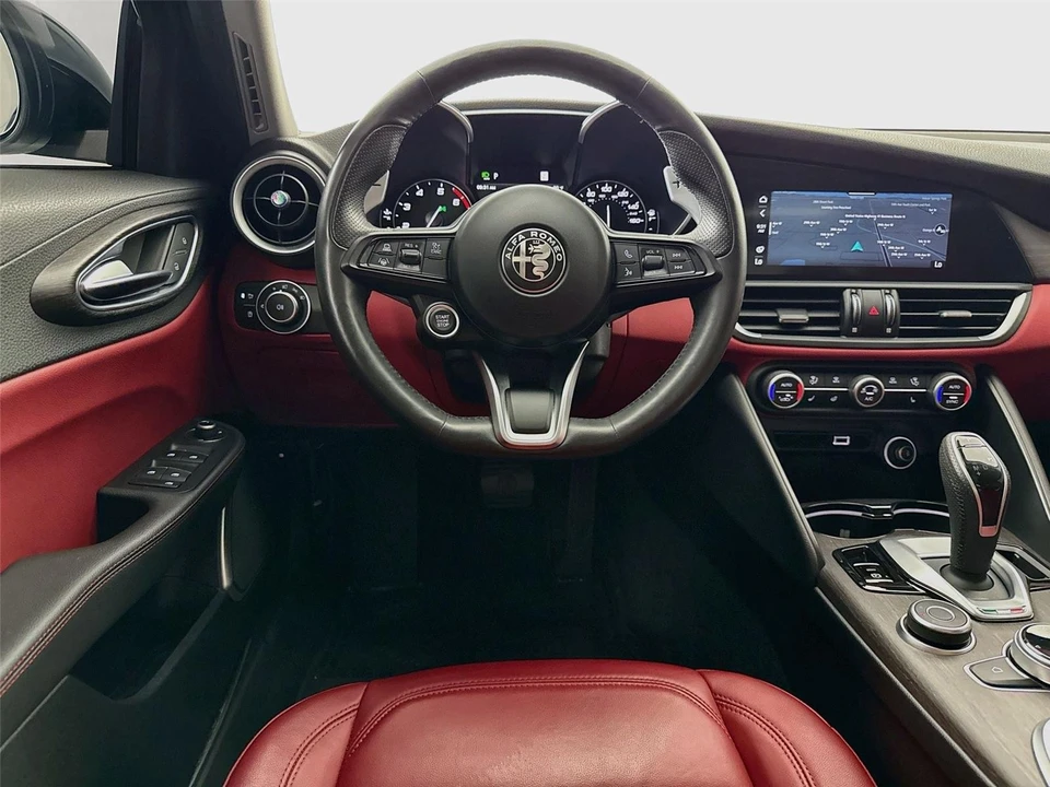 2021 Alfa Romeo Giulia - Image 12 of 31