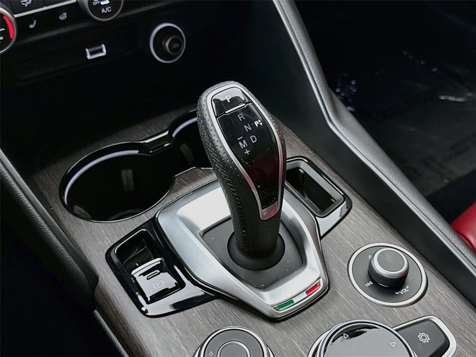2021 Alfa Romeo Giulia - Image 26 of 31