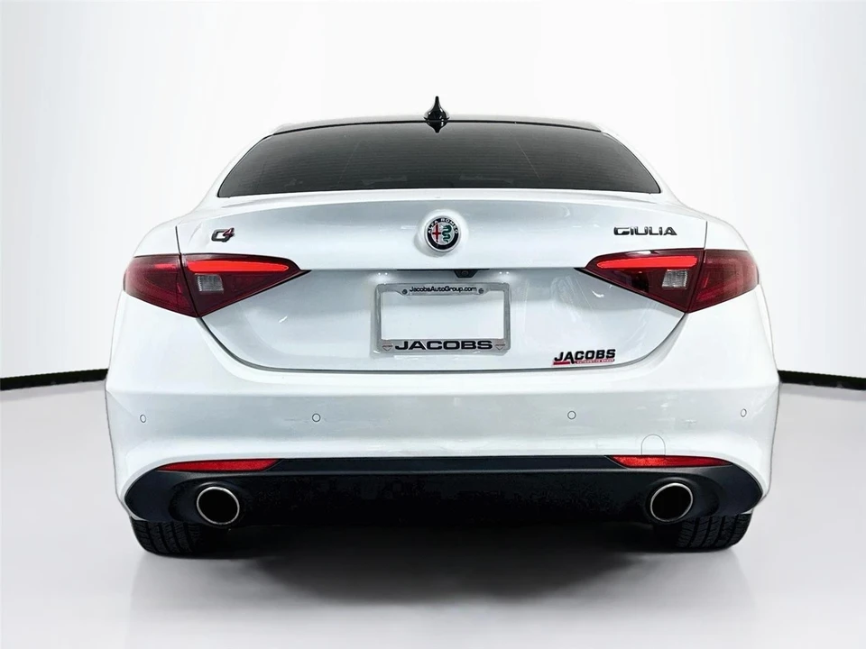 2021 Alfa Romeo Giulia - Image 4 of 31