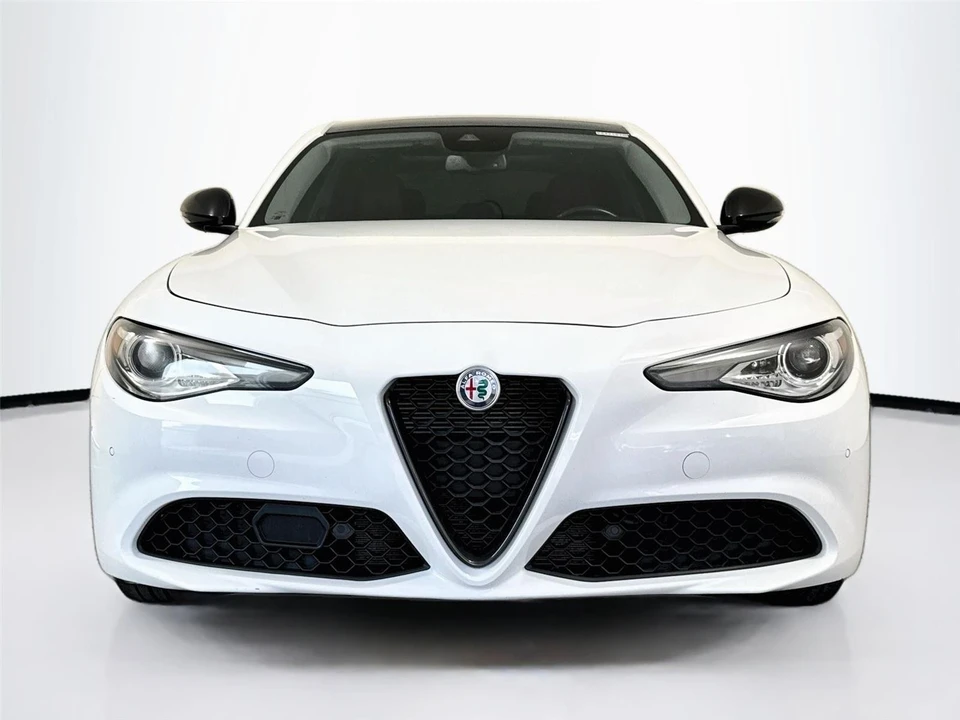 2021 Alfa Romeo Giulia - Image 9 of 31