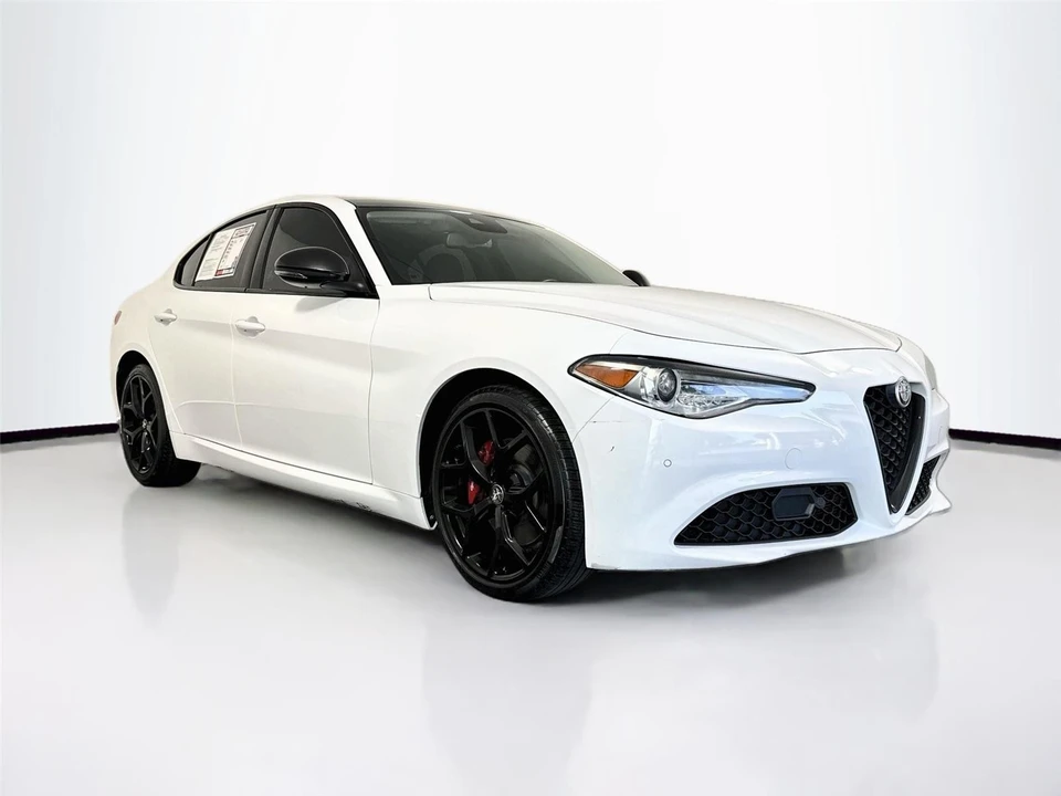 2021 Alfa Romeo Giulia - Image 8 of 31