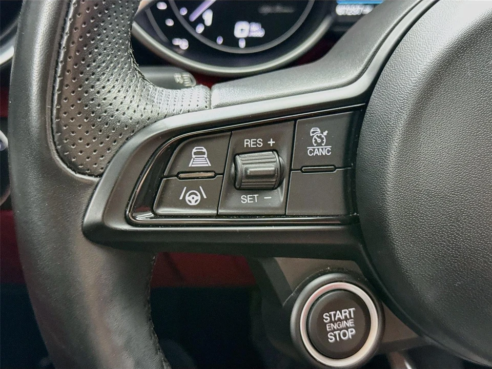 2021 Alfa Romeo Giulia - Image 14 of 31