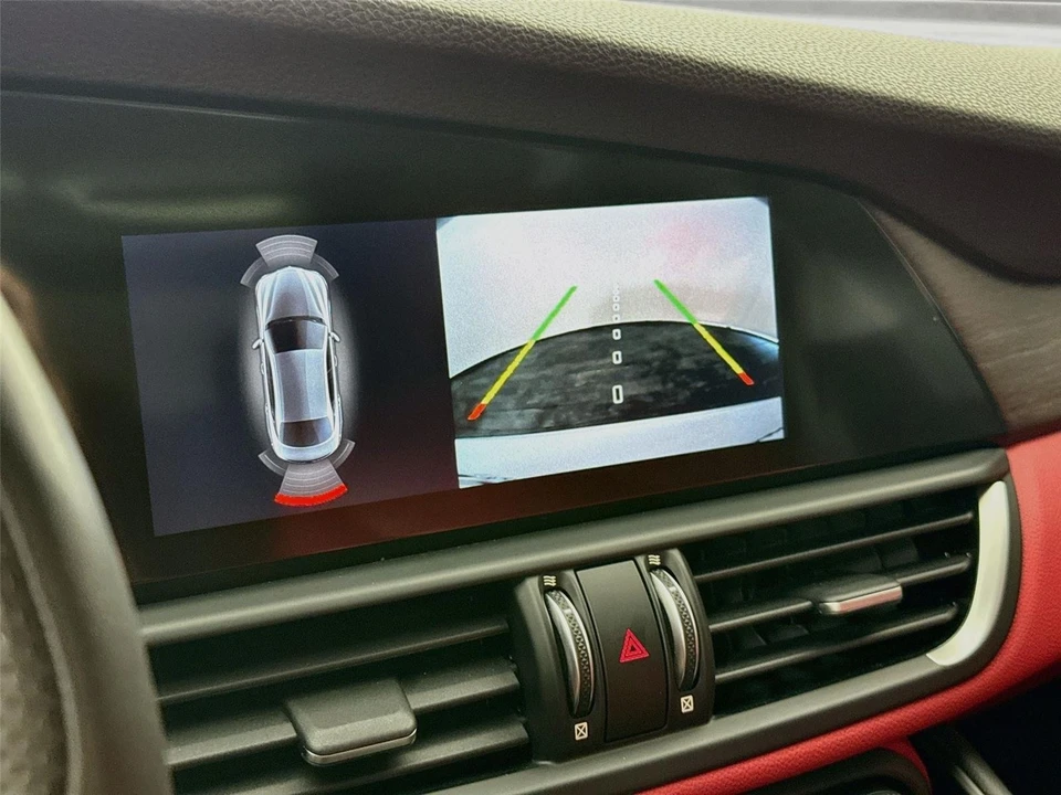 2021 Alfa Romeo Giulia - Image 20 of 31