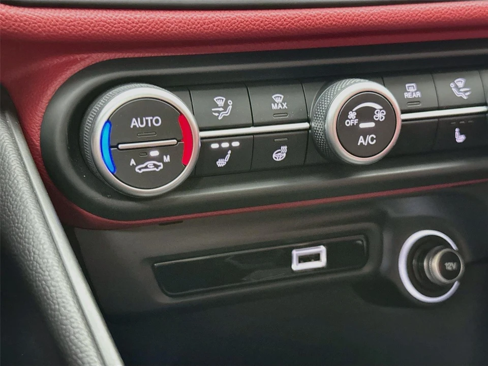 2021 Alfa Romeo Giulia - Image 22 of 31