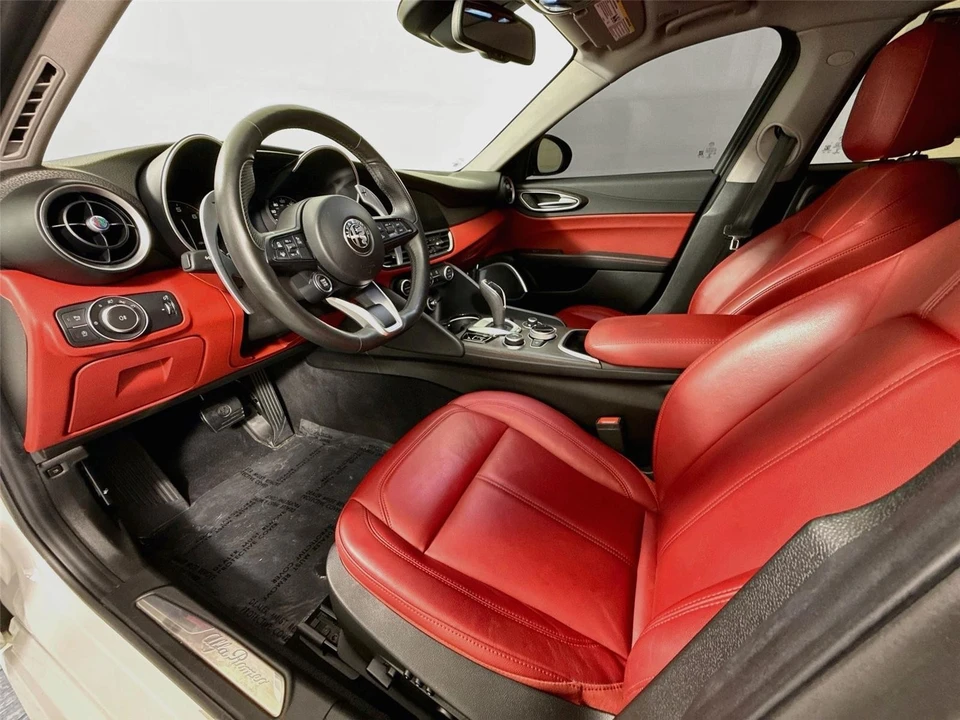 2021 Alfa Romeo Giulia - Image 11 of 31