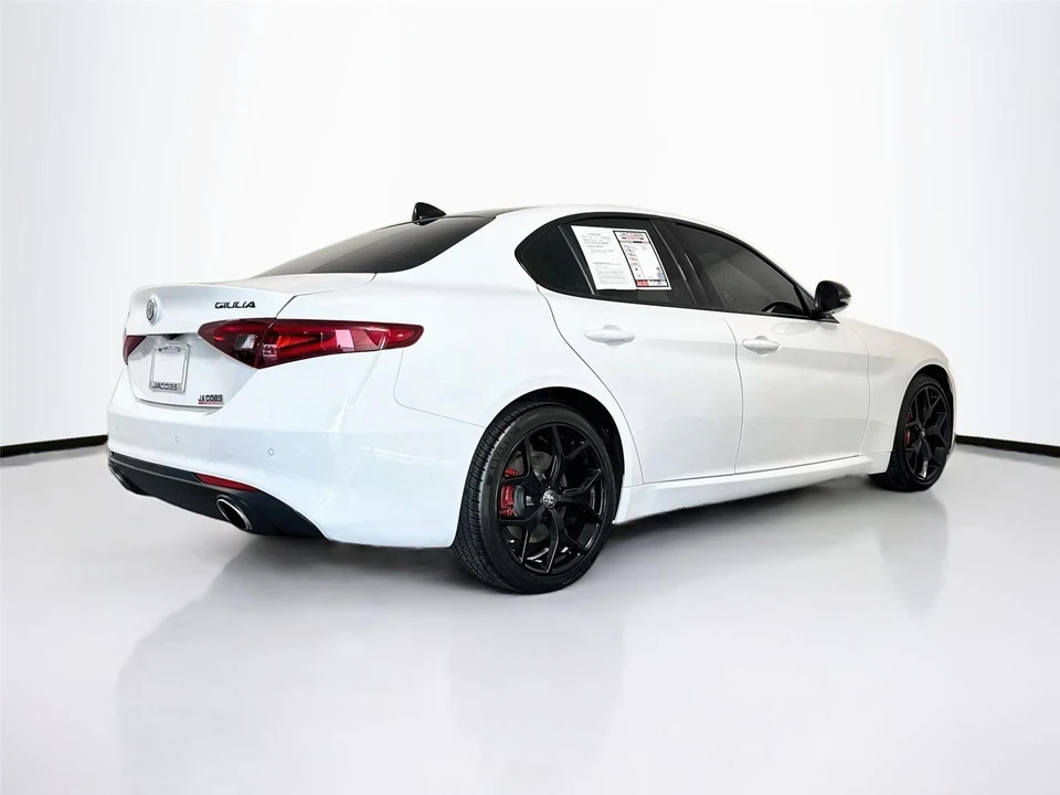 2021 Alfa Romeo Giulia - Image 6 of 31