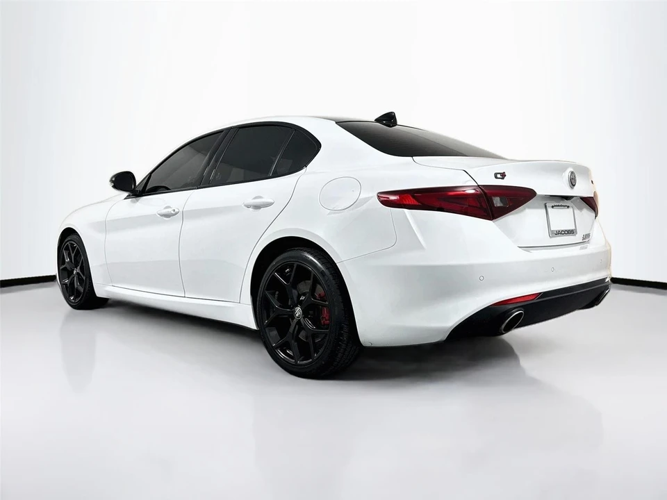 2021 Alfa Romeo Giulia - Image 3 of 31